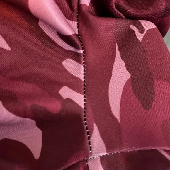 NFL Retired Print, Washington Redskins, Red Cammo, Size Medium - Picture 8 of 8